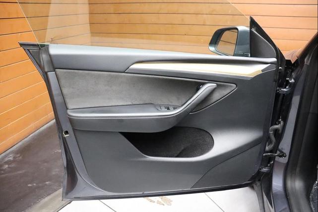 Photo of 2023 Midnight Silver Metallic Tesla Model Y