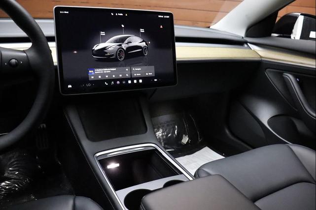 Photo of 2022 Solid Black Tesla Model 3