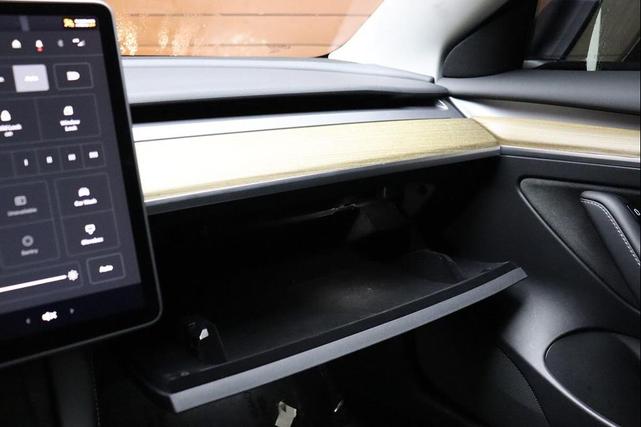 Photo of 2022 Solid Black Tesla Model 3