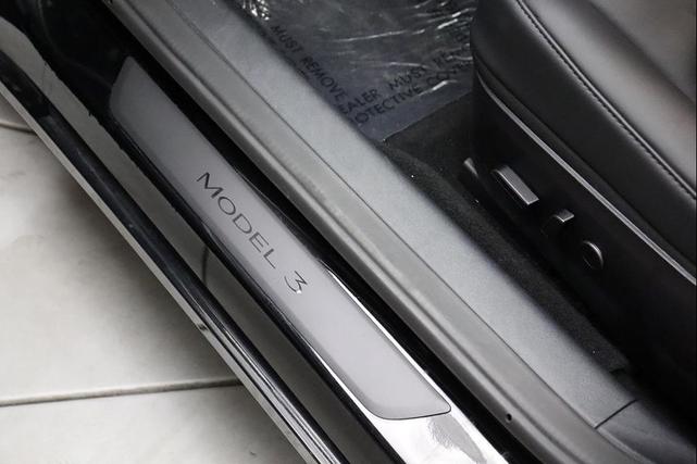 Photo of 2022 Solid Black Tesla Model 3