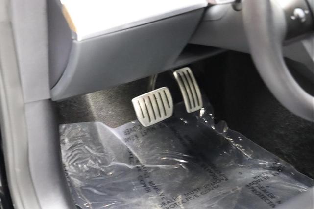 Photo of 2022 Solid Black Tesla Model 3