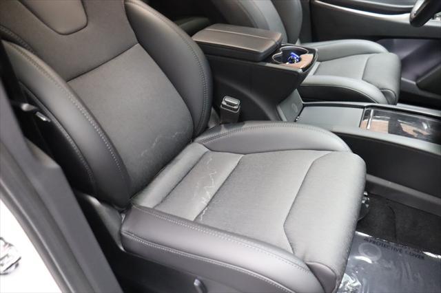 Photo of 2018 Pearl White Multi-Coat Tesla Model X
