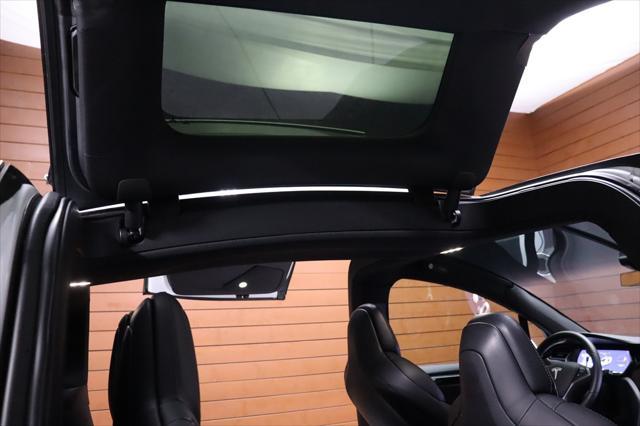 Photo of 2018 Pearl White Multi-Coat Tesla Model X