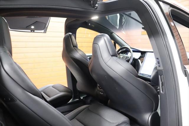 Photo of 2018 Pearl White Multi-Coat Tesla Model X