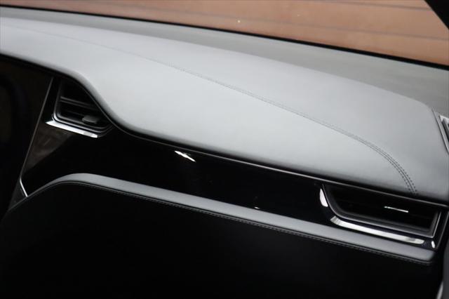 Photo of 2018 Pearl White Multi-Coat Tesla Model X