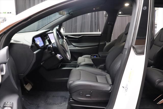 Photo of 2018 Pearl White Multi-Coat Tesla Model X