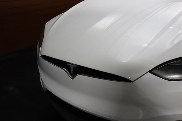 Photo of 2018 Pearl White Multi-Coat Tesla Model X