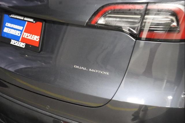 Photo of 2022 Midnight Silver Metallic Tesla Model Y