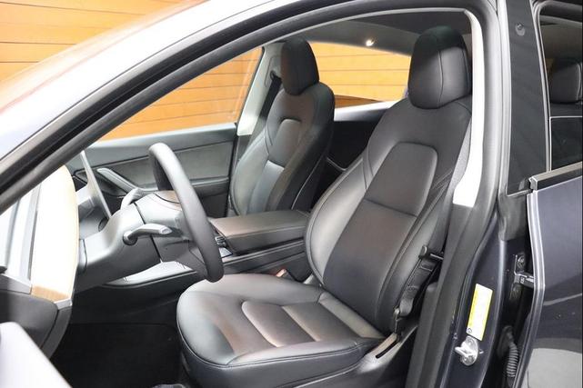 Photo of 2022 Midnight Silver Metallic Tesla Model Y
