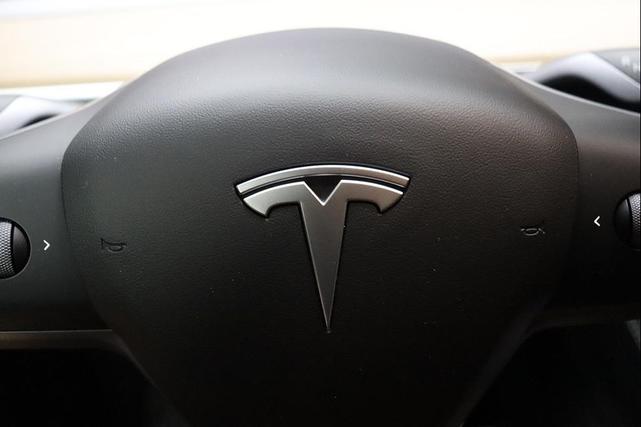 Photo of 2022 Midnight Silver Metallic Tesla Model Y
