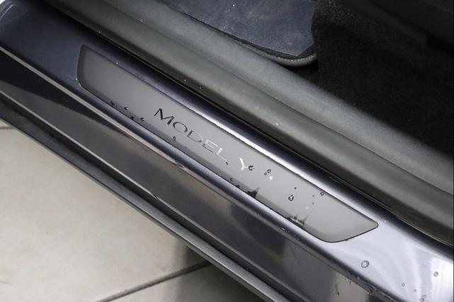 Photo of 2022 Midnight Silver Metallic Tesla Model Y