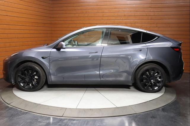 Photo of 2022 Midnight Silver Metallic Tesla Model Y