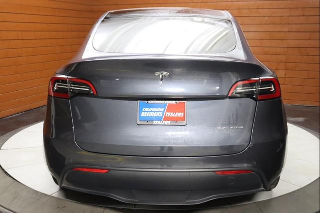 Photo of 2022 Midnight Silver Metallic Tesla Model Y
