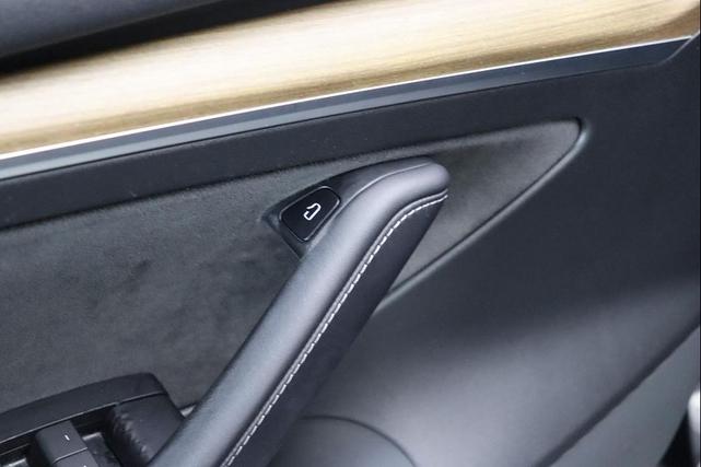 Photo of 2021 Solid Black Tesla Model 3