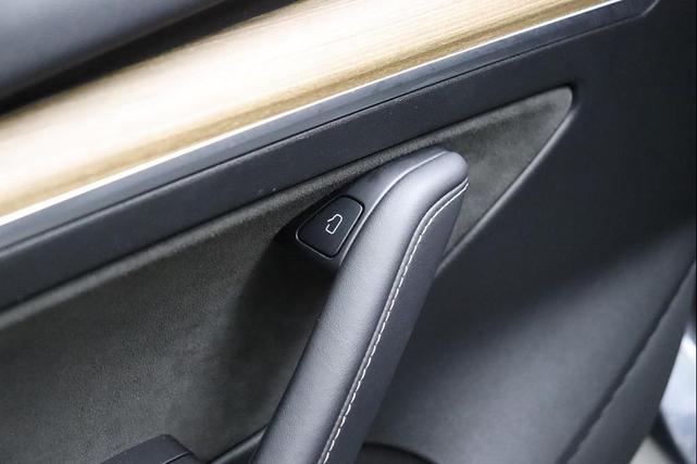 Photo of 2023 Midnight Silver Metallic Tesla Model 3
