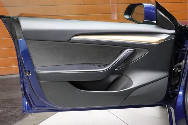 Photo of 2022 Deep Blue Metallic Tesla Model 3