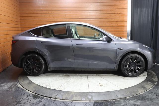 Photo of 2021 Midnight Silver Metallic Tesla Model Y