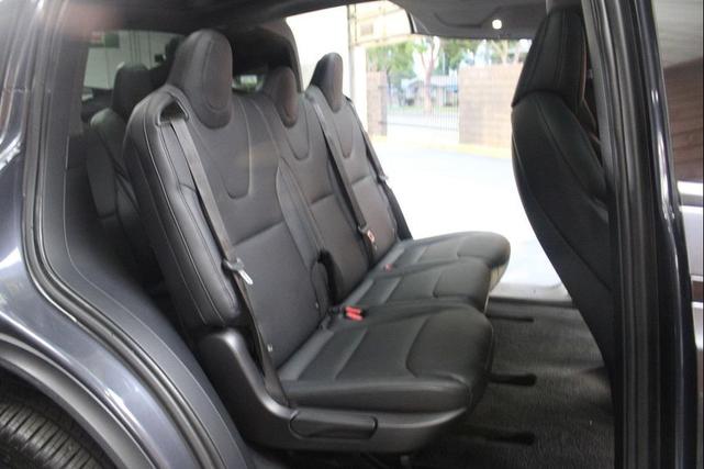 Photo of 2022 Midnight Silver Metallic Tesla Model X