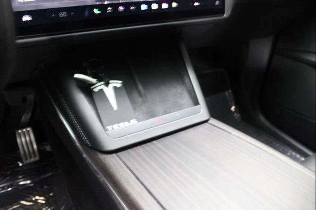 Photo of 2022 Midnight Silver Metallic Tesla Model X