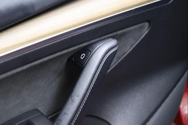 Photo of 2022 Red Multi-Coat Tesla Model 3