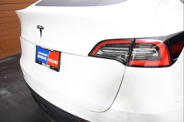 Photo of 2020 Pearl White Multi-Coat Tesla Model Y