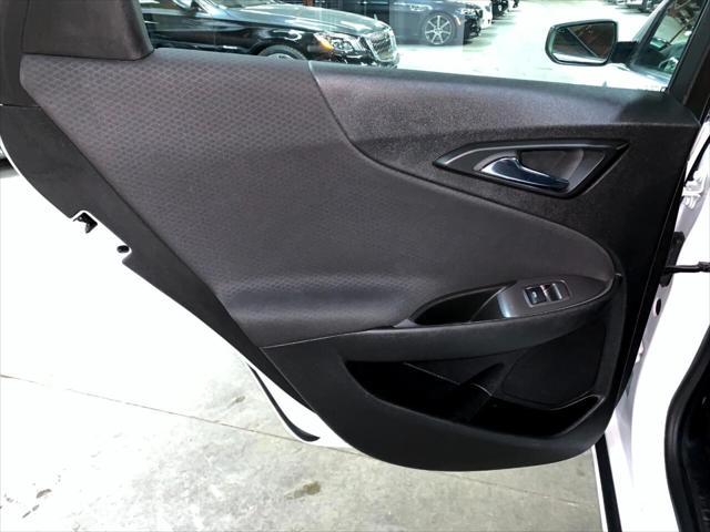Photo of 2018 Summit White Chevrolet Malibu