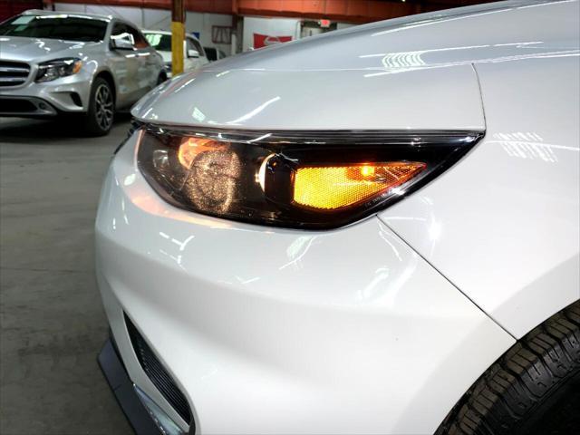 Photo of 2018 Summit White Chevrolet Malibu