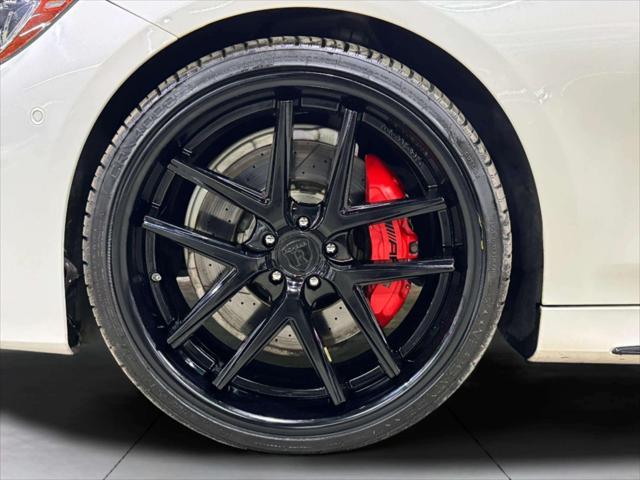 Photo of 2016 White Mercedes-Benz AMG S