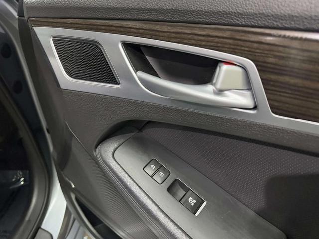 Photo of 2015 Parisian Gray Hyundai Genesis