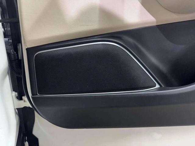 Photo of 2017 Bianco Alpi Pearlescent Maserati Levante