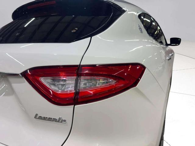 Photo of 2017 Bianco Alpi Pearlescent Maserati Levante