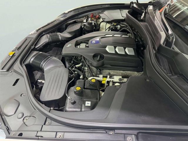 Photo of 2017 Bianco Alpi Pearlescent Maserati Levante