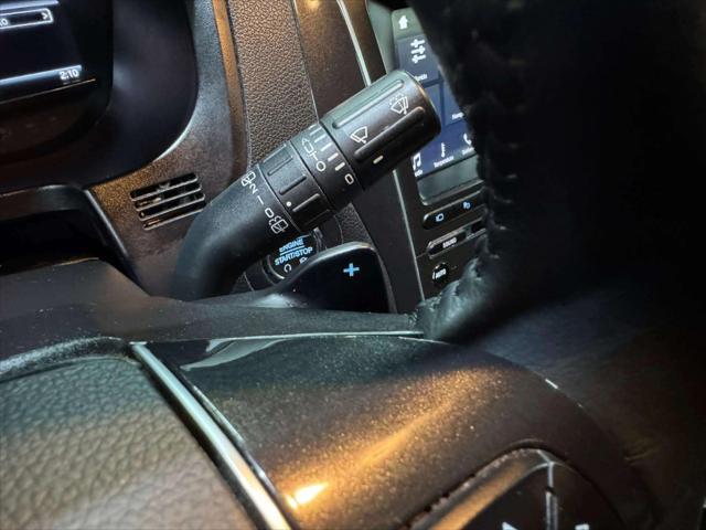 Photo of 2017 White Platinum Metallic Ford Explorer