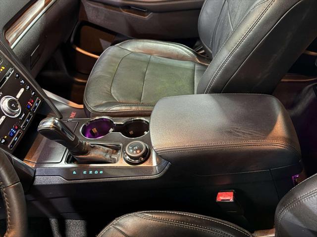 Photo of 2017 White Platinum Metallic Ford Explorer
