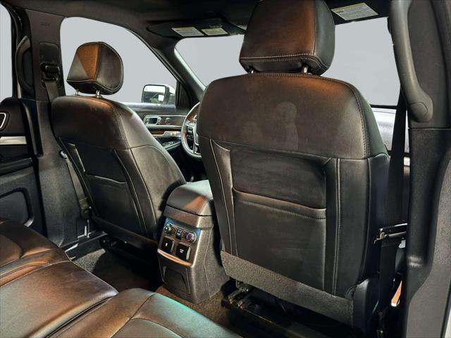 Photo of 2017 White Platinum Metallic Ford Explorer