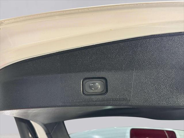 Photo of 2017 White Platinum Metallic Ford Explorer