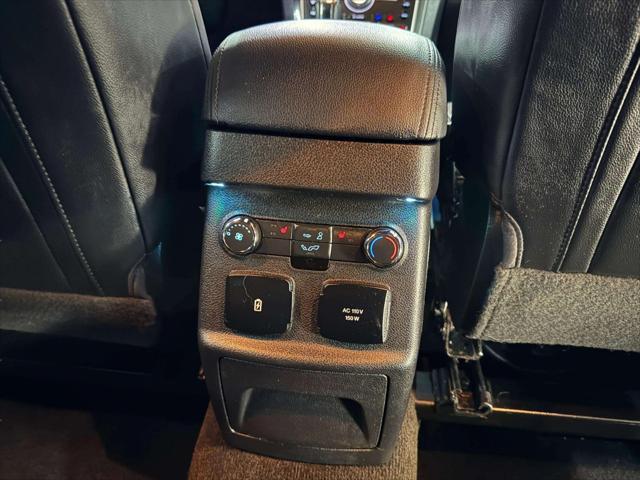 Photo of 2017 White Platinum Metallic Ford Explorer