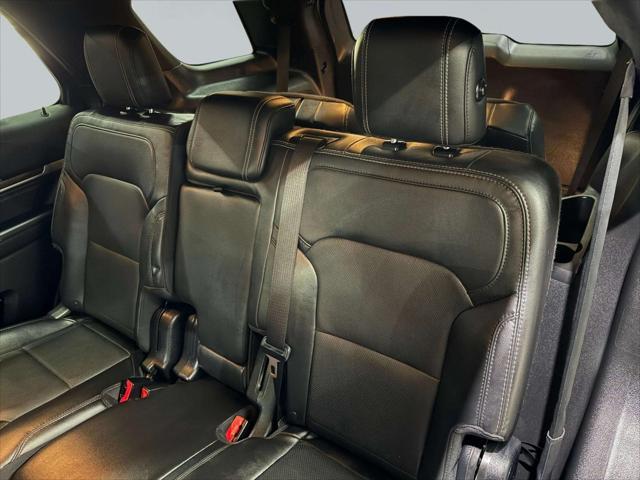 Photo of 2017 White Platinum Metallic Ford Explorer