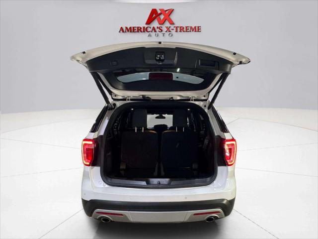 Photo of 2017 White Platinum Metallic Ford Explorer