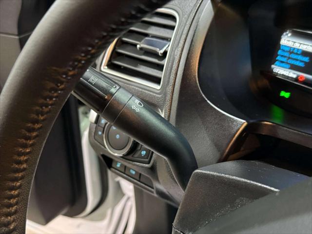 Photo of 2017 White Platinum Metallic Ford Explorer