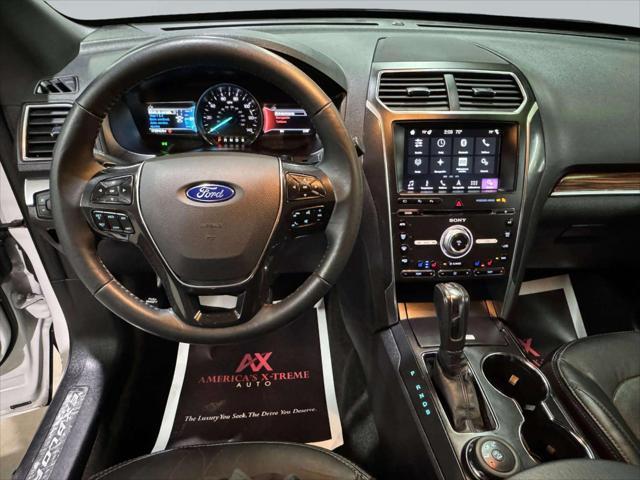 Photo of 2017 White Platinum Metallic Ford Explorer