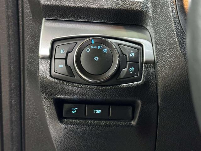 Photo of 2017 White Platinum Metallic Ford Explorer