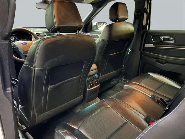 Photo of 2017 White Platinum Metallic Ford Explorer