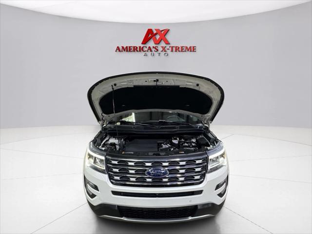 Photo of 2017 White Platinum Metallic Ford Explorer