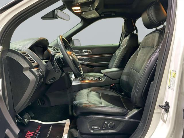 Photo of 2017 White Platinum Metallic Ford Explorer
