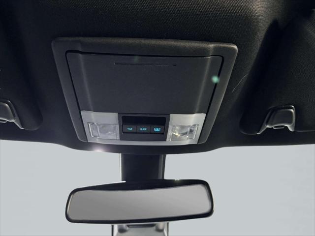 Photo of 2017 White Platinum Metallic Ford Explorer