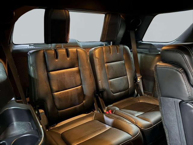 Photo of 2017 White Platinum Metallic Ford Explorer