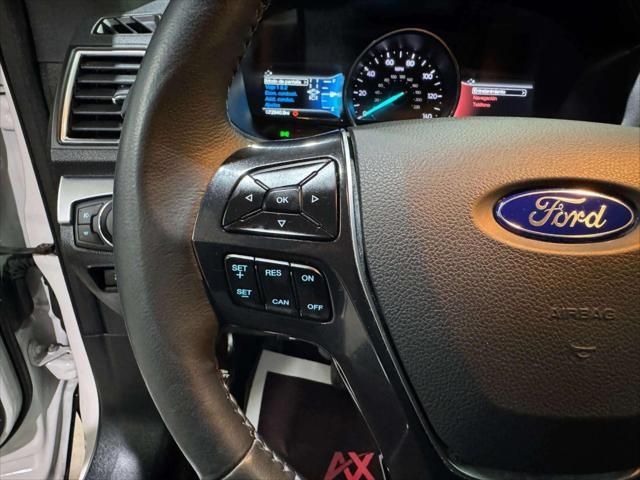 Photo of 2017 White Platinum Metallic Ford Explorer