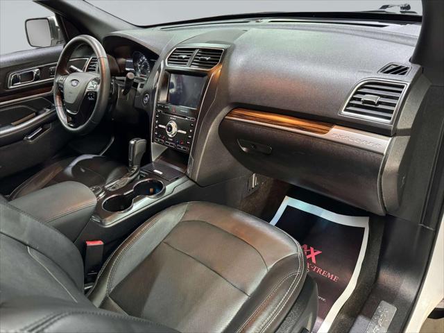 Photo of 2017 White Platinum Metallic Ford Explorer