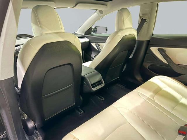 Photo of 2019 Solid Black Tesla Model 3